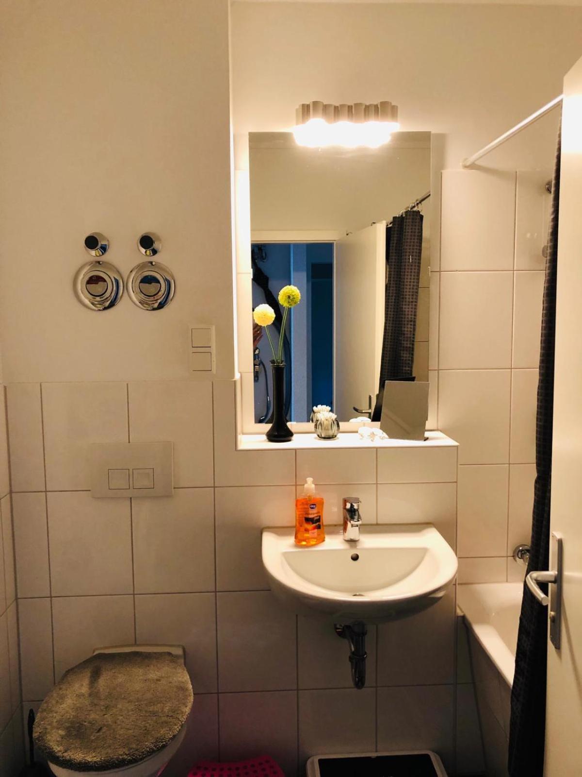Homely Near Exhibition Center Apartment *